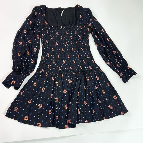 Free People Dresses & Skirts - Free People Dress Womens Medium Black Casual Floral Smocked Drop Shoulder Mini